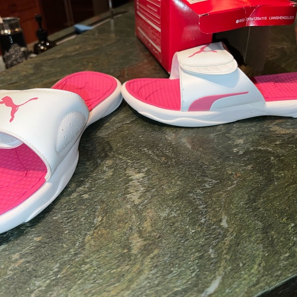 Puma sz 10 white & pink slides - Picture 4 of 7